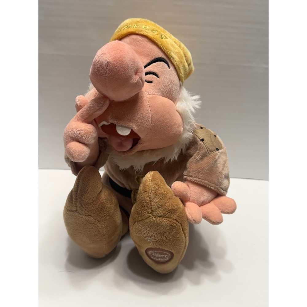 Disney Store Exclusive Snow White And The Seven Dwarfs SNEEZY 16" Plush NWT A6